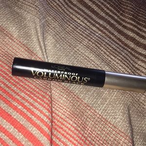 L’Oréal waterproof voluminous carbon black mascara